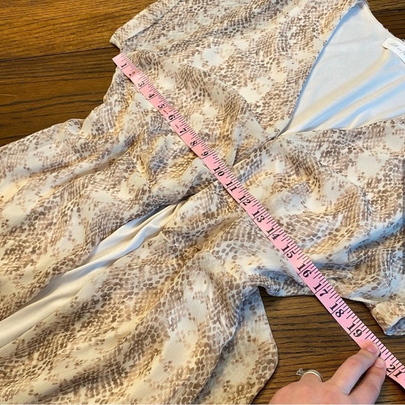 Gorgeous All in Favor Wrap Dress Snake Print
Nordstrom Women's Size Medium - Picture 12 of 12